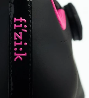 FIZIK Sapatos Estrada Tempo Overcurve R5 preto / rosa