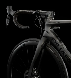 PINARELLO Paris Disk 2022 105 Di2 / Airbeat 400 preto