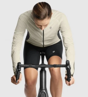 ASSOS Chaqueta Mujer Cortavientos Uma GT C2 Moon Sand