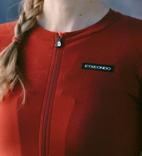 ETXEONDO Maillot Manga Corta Mujer Mendia rojo caldera / naranja