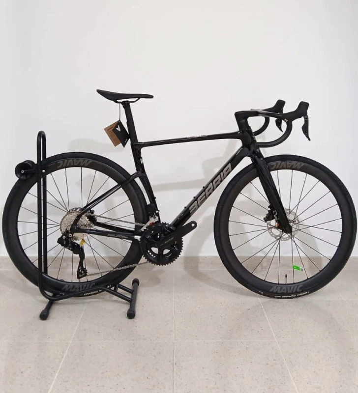 BERRIA Belador Pro Shimano 105 Di2 / Mavic Cosmic negro